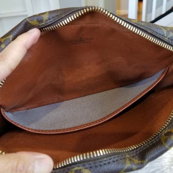 COPY - 💕CUTE Authentic LV Crossbody/Clutch/Shoulder Bag - Picture 14 of 16